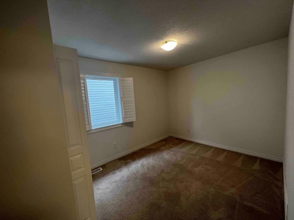 1073 Woodhaven Dr - 1st Bedroom 1
