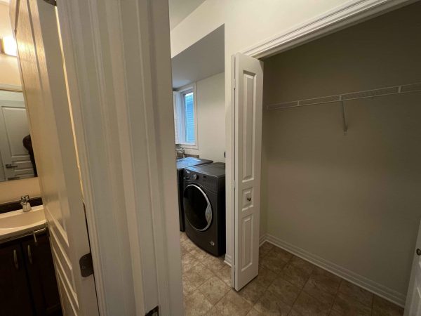 1073 Woodhaven Dr - Laundry 1