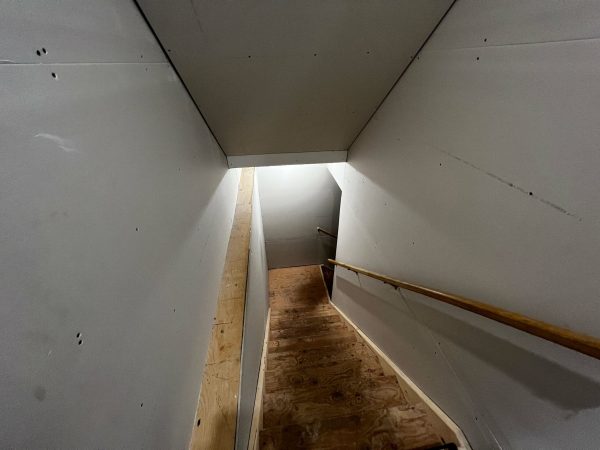 1073 Woodhaven Dr - basement stairwell