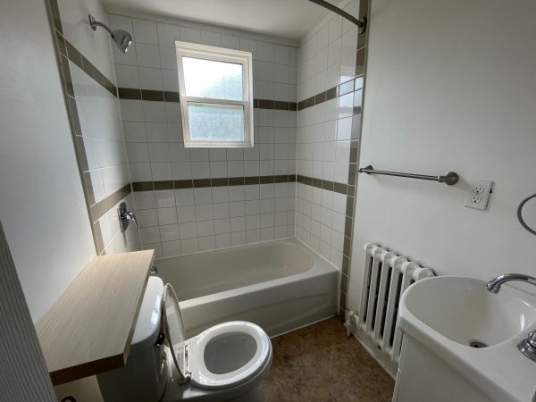 6-289 Macdonnell St - Bathroom alternate angle